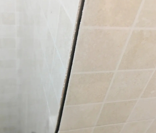启东瓷砖空鼓维修公司分享阳台瓷砖脱落的修复过程可以分为以下几个步骤