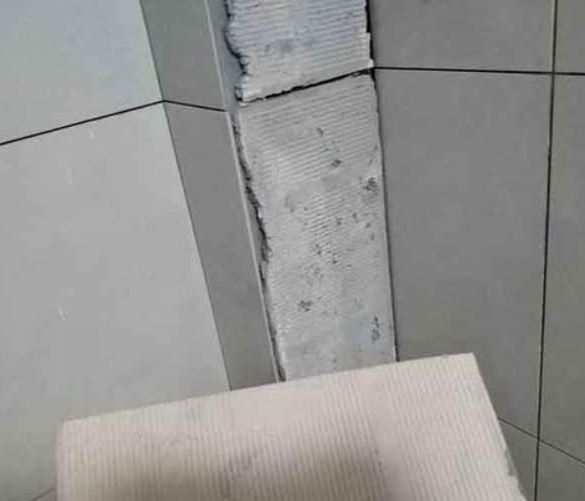 启东瓷砖空鼓维修公司分享下厨房瓷砖脱落的补救措施。